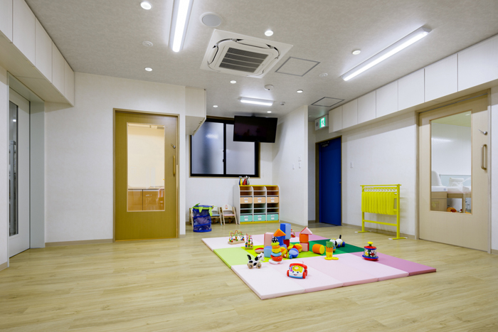 門真市大和田駅徒歩すぐ、子どもさんの一時預かりなど、スマイル保育園3階保育室